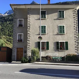 Charlotte , Villa di Chiavenna Italia